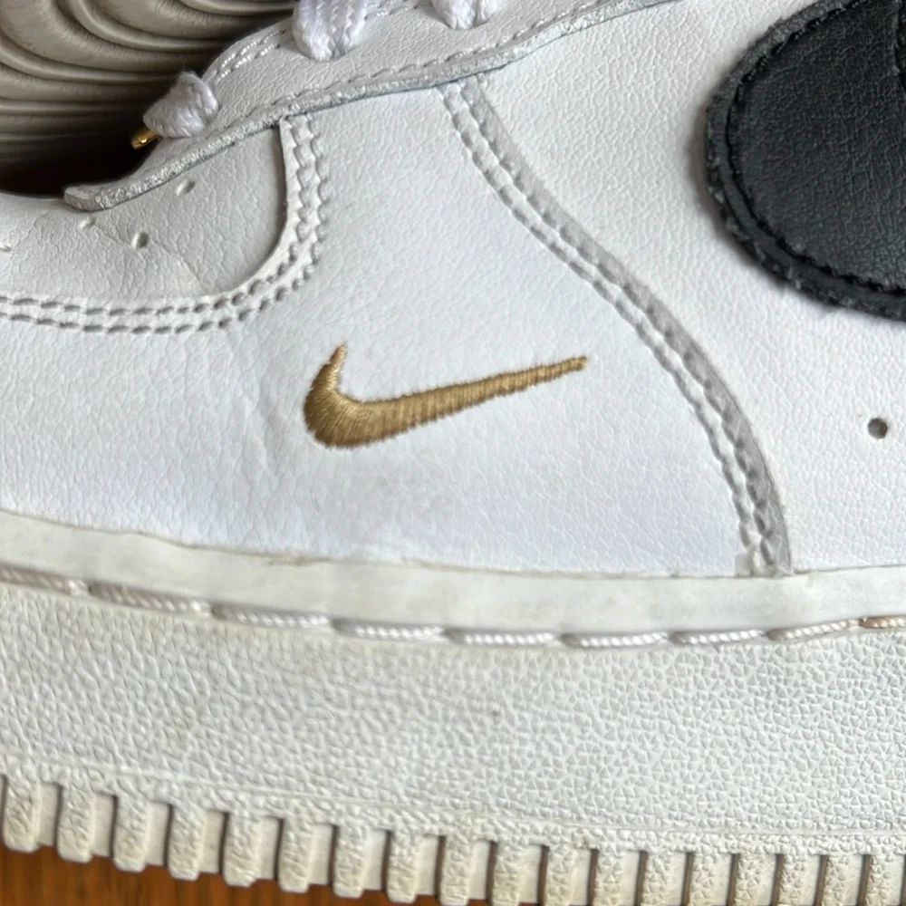 Nike Air Force 1 Low Leather Athletic Shoes White Black Gold Women’s Size 8 - Picture 9 of 11